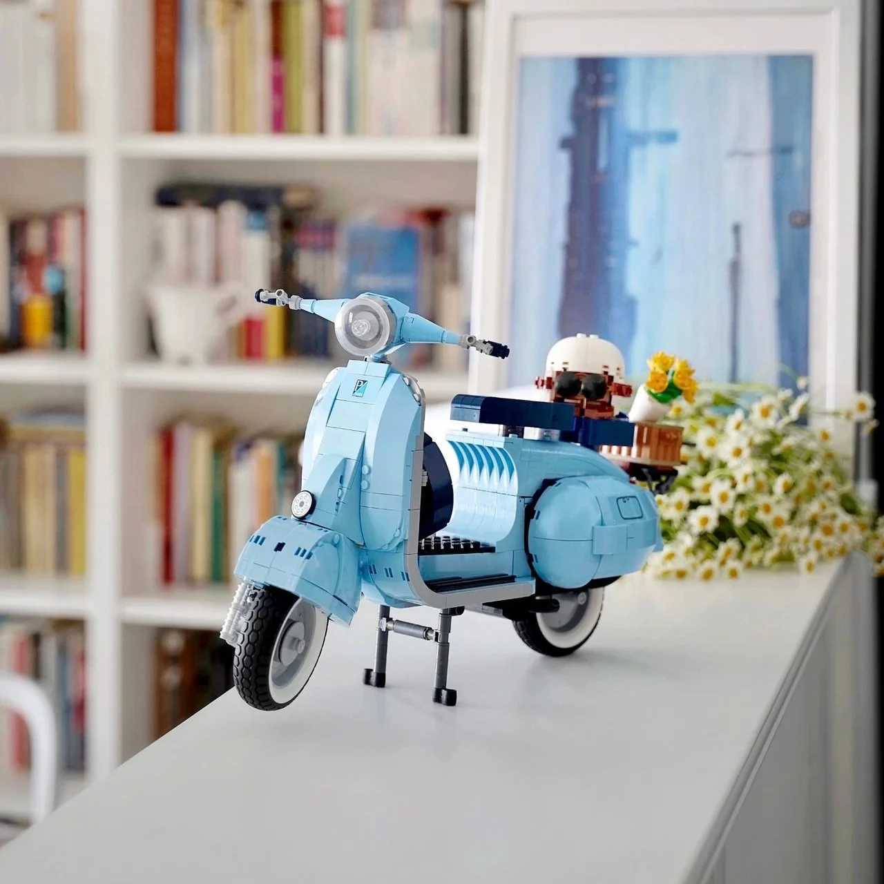 2024 Technology Roman Holiday Vespas 125 Motorcycle Building Blocks City MOTO Model Building Blocks MOC 10298 Assembled Toys Children and Boys Gifts W