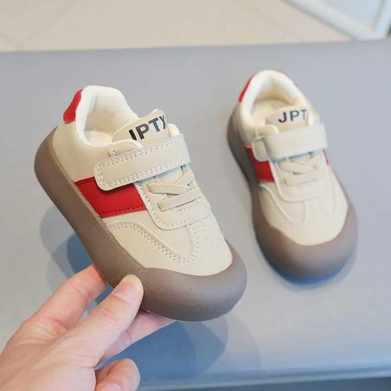 Baby walking shoes with anti slip soft sole boys and girls coaching shoes toe cover anti kick 2025 new fashion childrens sports shoesXJ250318