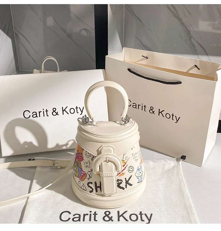 High Quality Fashion Women's Handbag Cute Bear Cartoon Printing Bucket Textured Leather Shoulder Messenger Bag Lady Purse