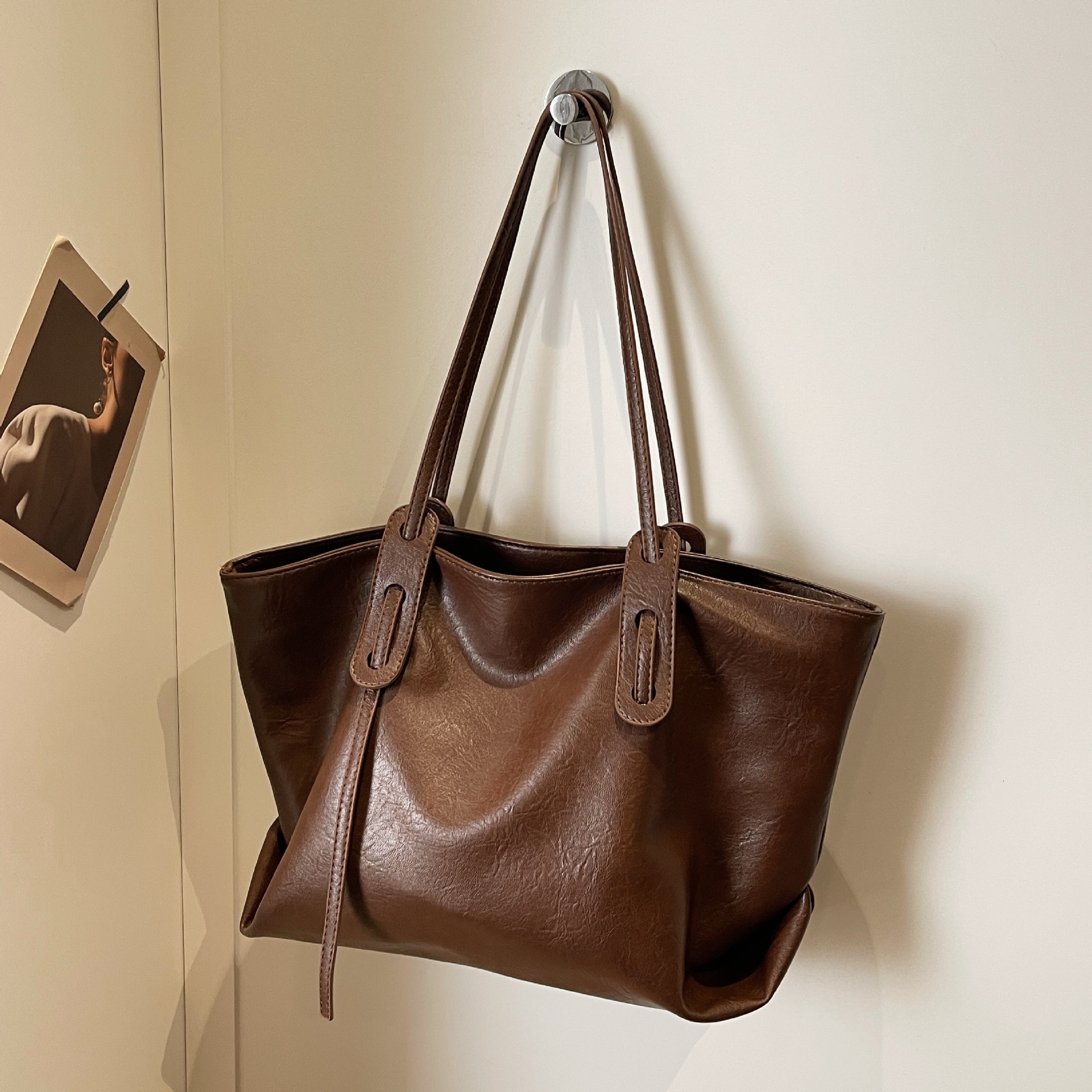High End And Large Capacity For Women fashion New Stylish Shoulder Commuting Bag, Fashionable Tote Bag Fashion Shoulder Bags