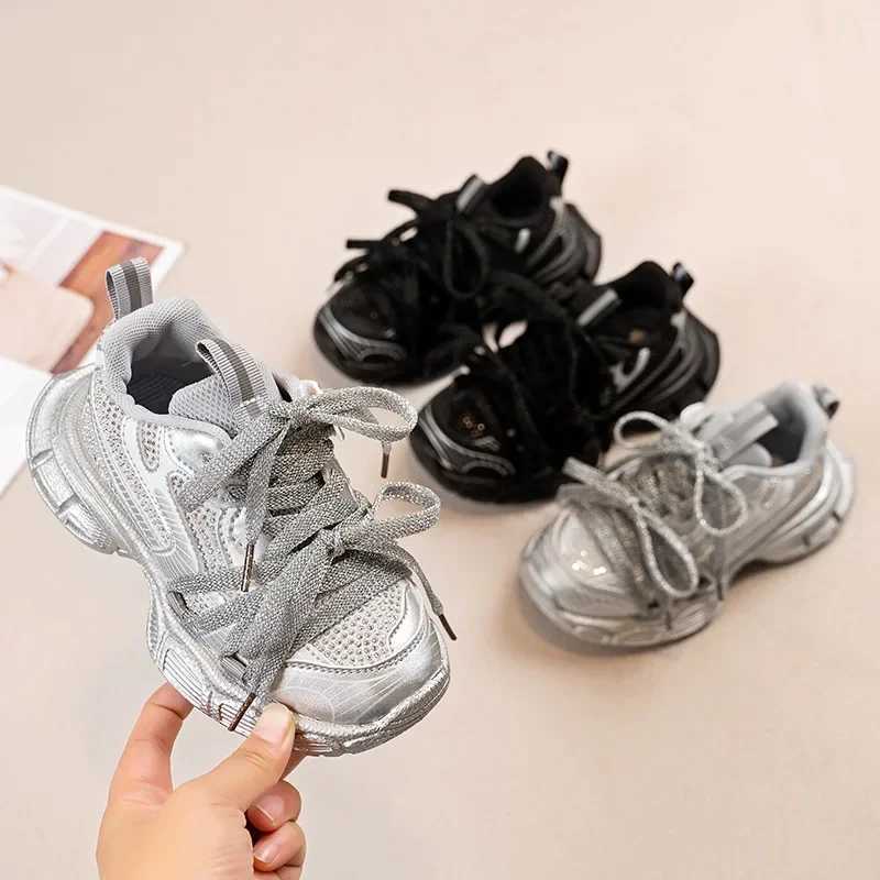 Childrens Spring/Summer 2024 New Sle Korean Edition Breathable Mesh Sneakers for Boys and Girls Casual Running Shoes W250318