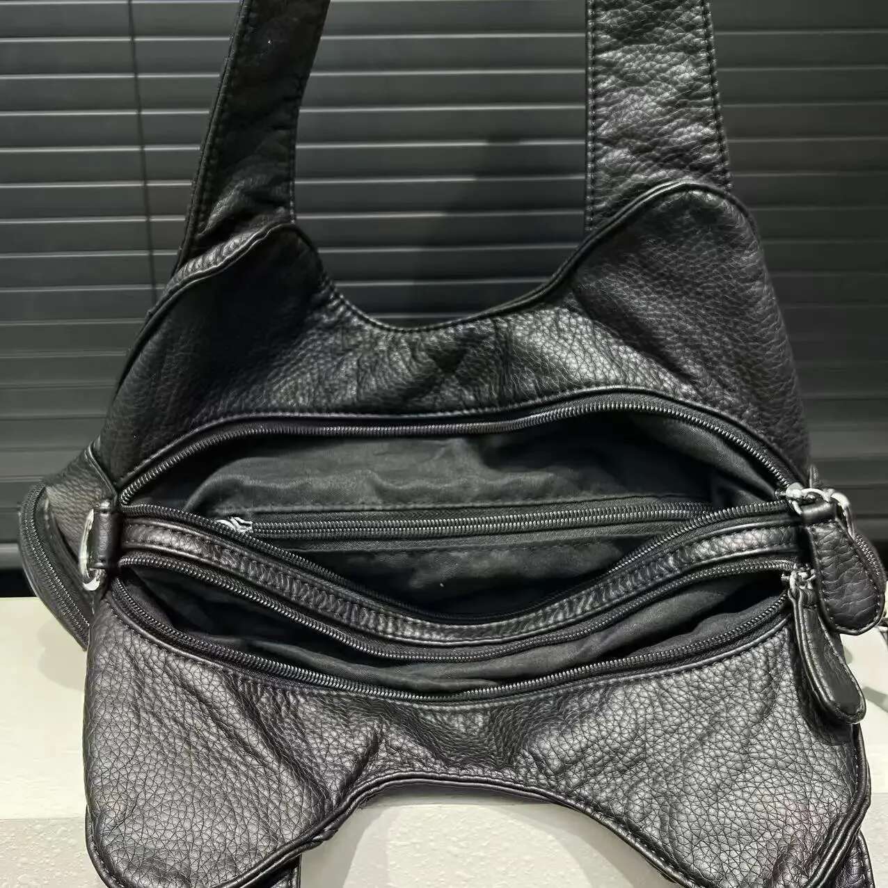 Women's Fashion Y2k Washed Distressed Hot Girl Motorcycle Large Capacity Rivet Shoulder Messenger Bag
