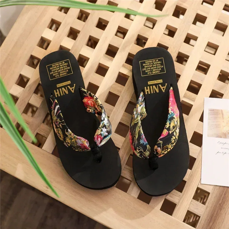 2025 Fashion Women Flip Flops Summer Beach Platform Slippers Casual Outside Wedges Sandals Summer Women Shoes 250318
