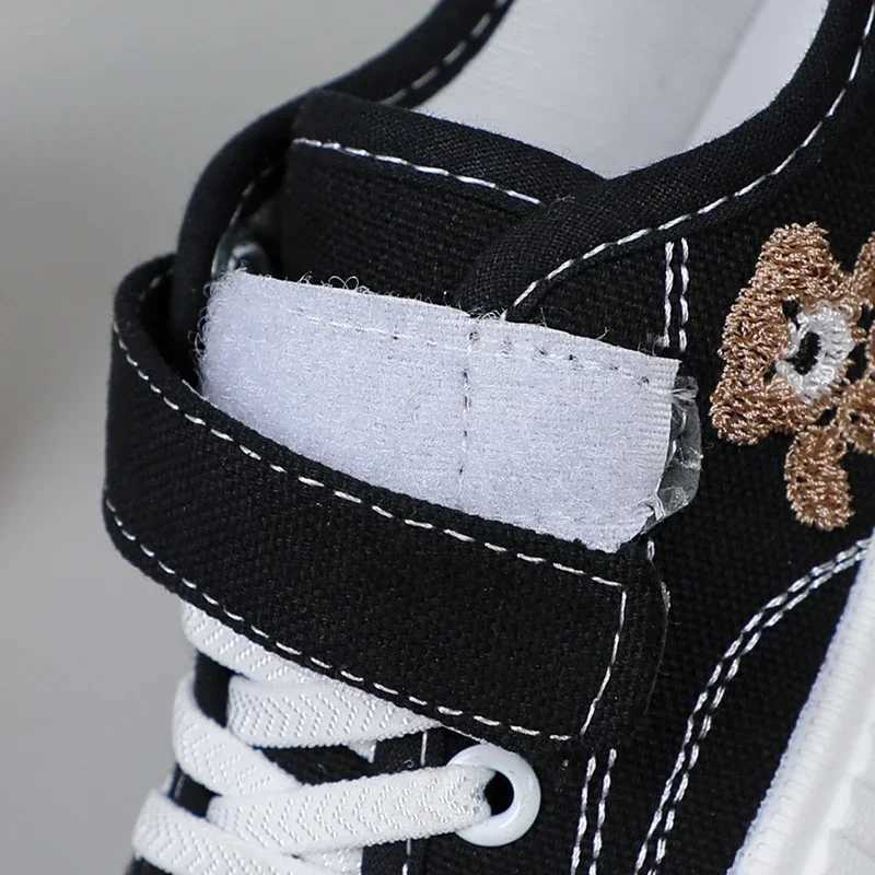 Childrens sports shoes childrens fashion sports shoes boys and girls apartments walking shoes soft soled childrens sports shoes W250318