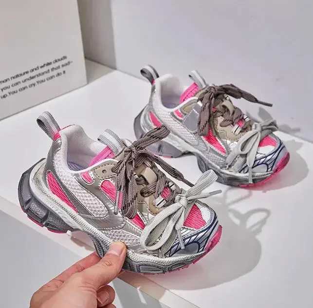 New 2024 Spring/Summer Fashion Casual Sports Shoes for Children Running Coach for Boys and Girls Mesh Breathable Soft soled Sports Shoes for ChildrenX