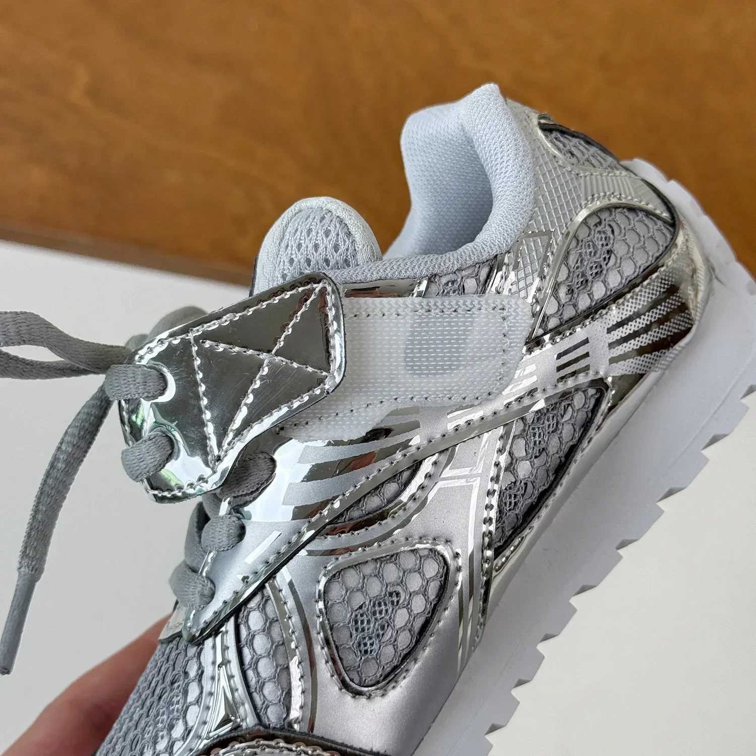 2024 Summer Childrens Breathable Track Metal Rubber Mesh Sports Shoes Childrens Casual Fashion Shoes Boys and Girls Sports Walking Shoes W250318