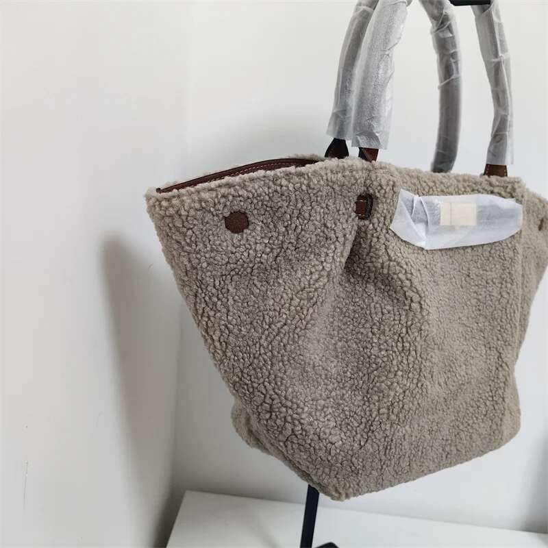 Meet You Winter Fashion Artificial Lamb Wool Handbag For Women Large Capacity Pleated Female Tote Commuter Shoulder Bag 2025
