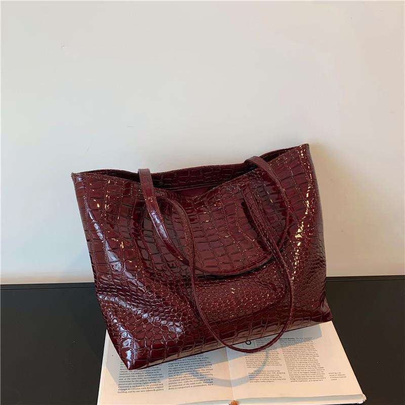 Crocodile patterned shoulder large capacity women's bag, 2022 new trendy Korean version, simple commuting portable PU tote bag