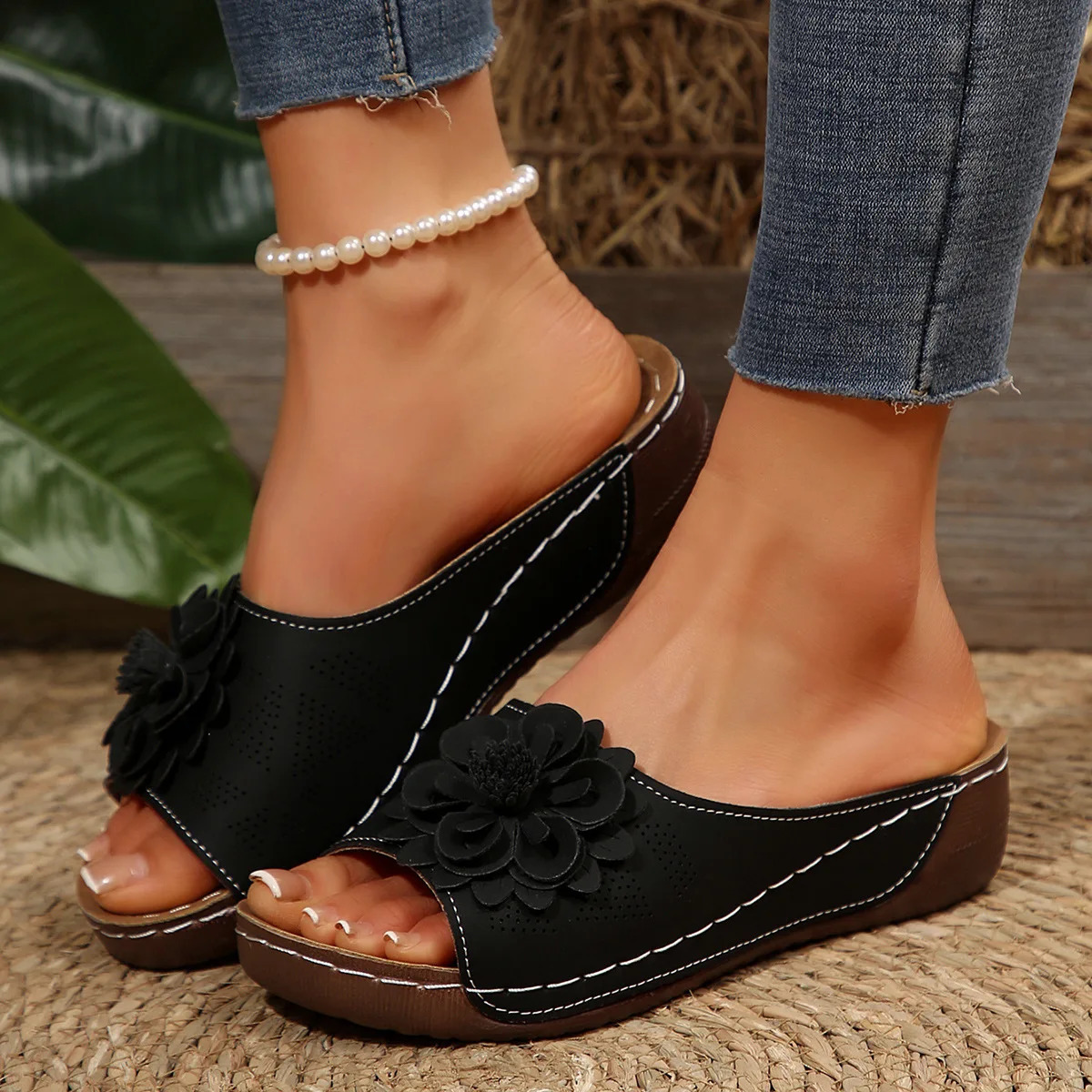 Low On A Wedge Shoes Womens Slippers Outdoor Rubber Flip Flops Slides Pantofle Big Size Flower Hawaiian 2025 Hoof Heels Rome Flo 250318