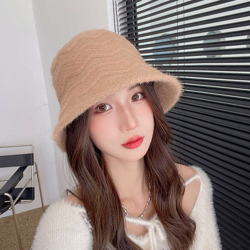 Minimally designed with yarn, suitable for round faced bucket and face covering fisherman hat