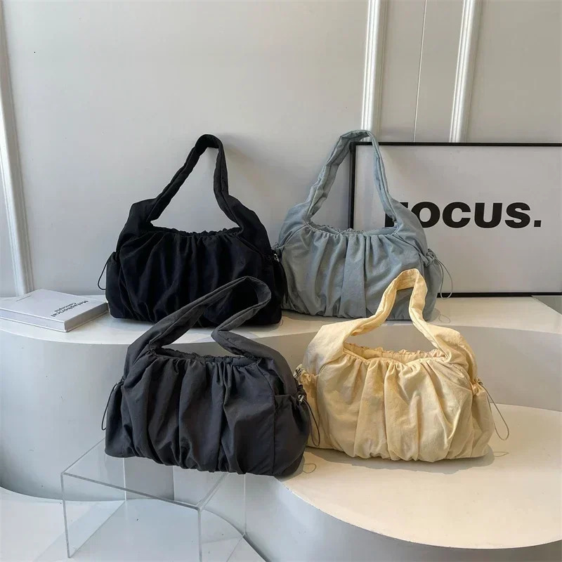 Spring Solid Color Casual Large Capacity Shoulder Bag Lightweight Pleated Bag Womens Soft and Elegant Versatile Commuting Bag R250318