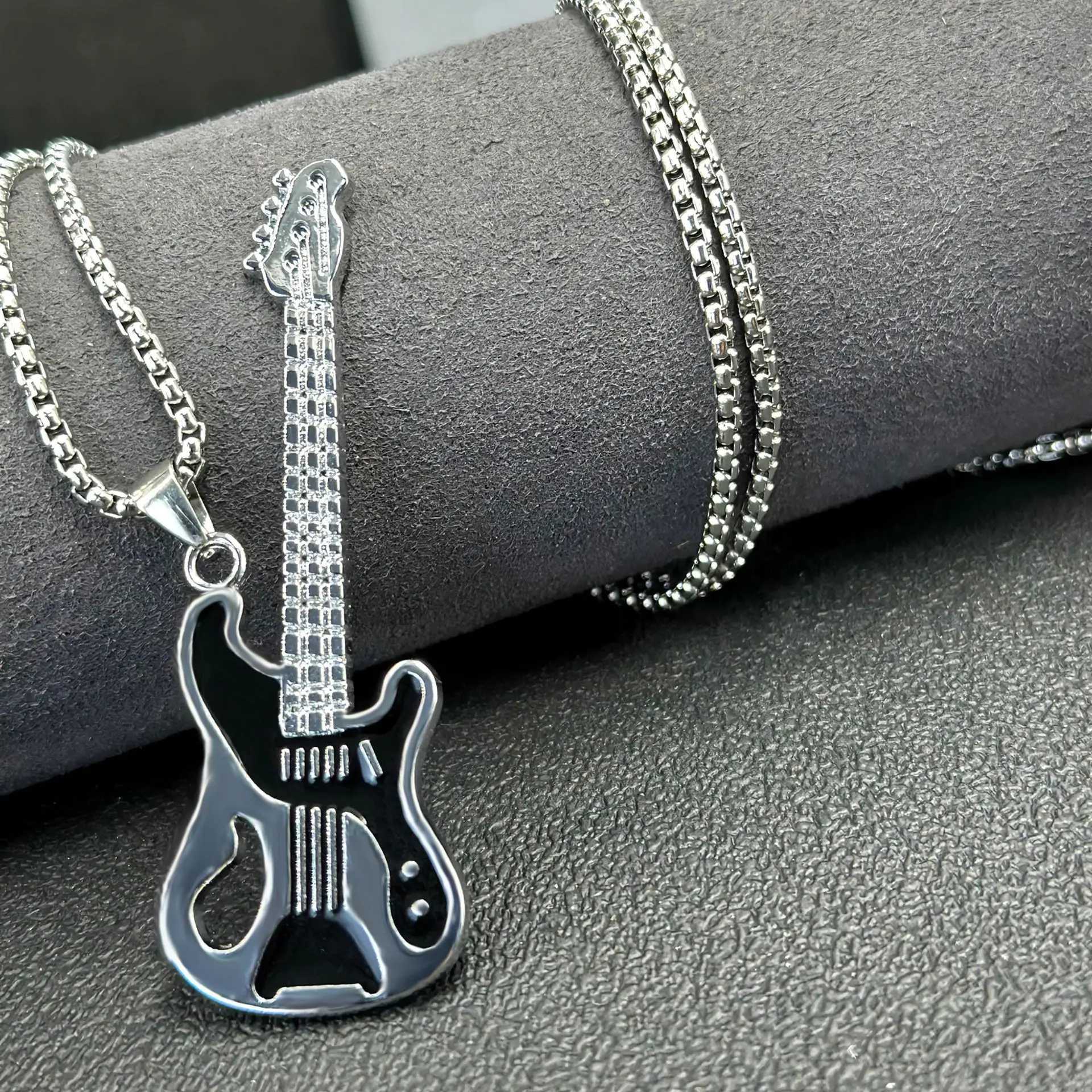 Punk style mens guitar pendant high-quality rock hip-hop personalized mens necklace fashionable jewelry W250318