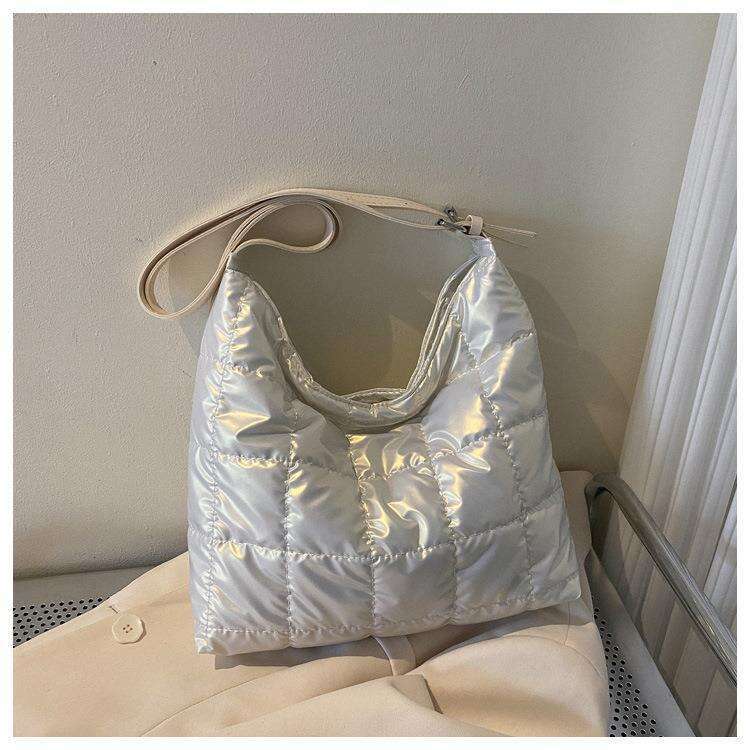 Women's 2022 autumn new fashionable and stylish shoulder casual large capacity armpit bag handbag