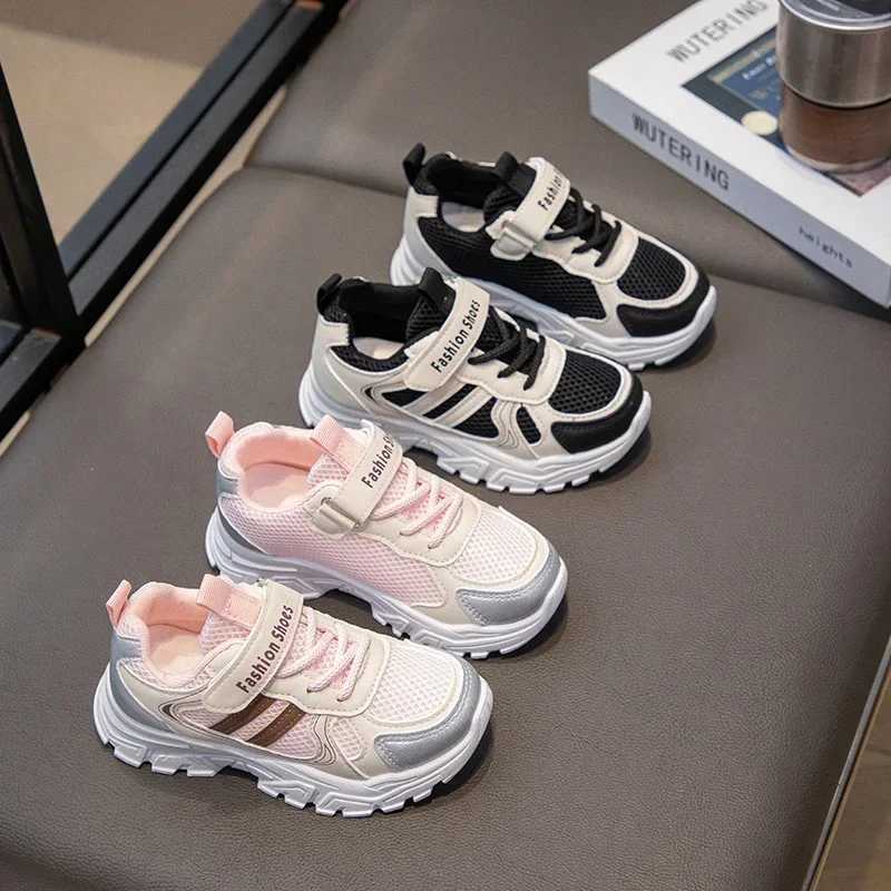 Childrens sports shoes mesh breathable childrens running shoes thick soft sole trend 2024 fashion new student sports shoes hook and loopXJ250318
