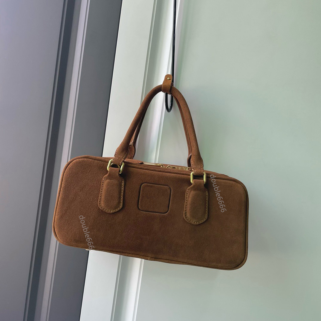 Luxury Designer Women's Leather Bowling Bag Shoulder Bag Armpit Bag Crossbody Bag Crossbody Bag Adjustable Shoulder Strap Tote Bag Travel Bag Shopping Bag