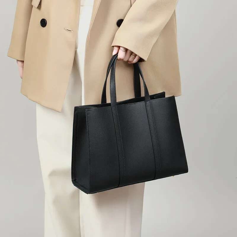 2024 New Retro Women Tote Bag High Quality Shoulder Designer Female Large Handbags Genuine Leather Ladies Bags Brown