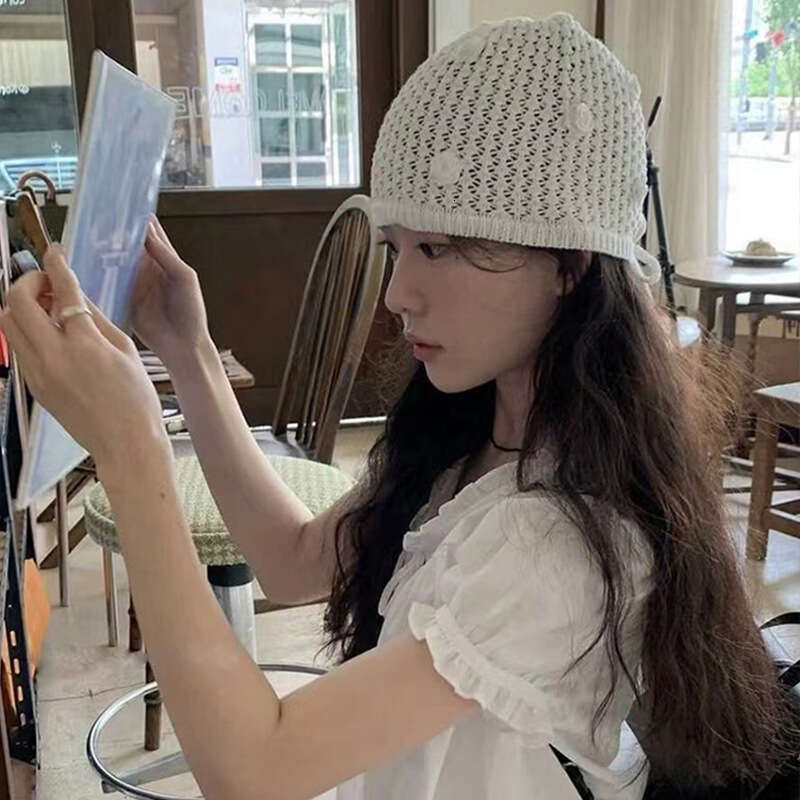 Korean niche design rose hollow knitted hat spring and summer, thin toe for face recognition, small pile cap