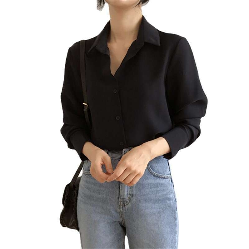 2022 Autumn Women's Long sleeved Spring Design Feeling Small and Popular Black Top Hong Kong Flavor Temperament Covering Belly Shirt