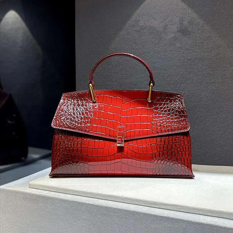 Fashion Leather Women Handbags Crocodile Pattern Lady Shoulder Messenger Red Bag New Large Capacity Portable Shell Bags