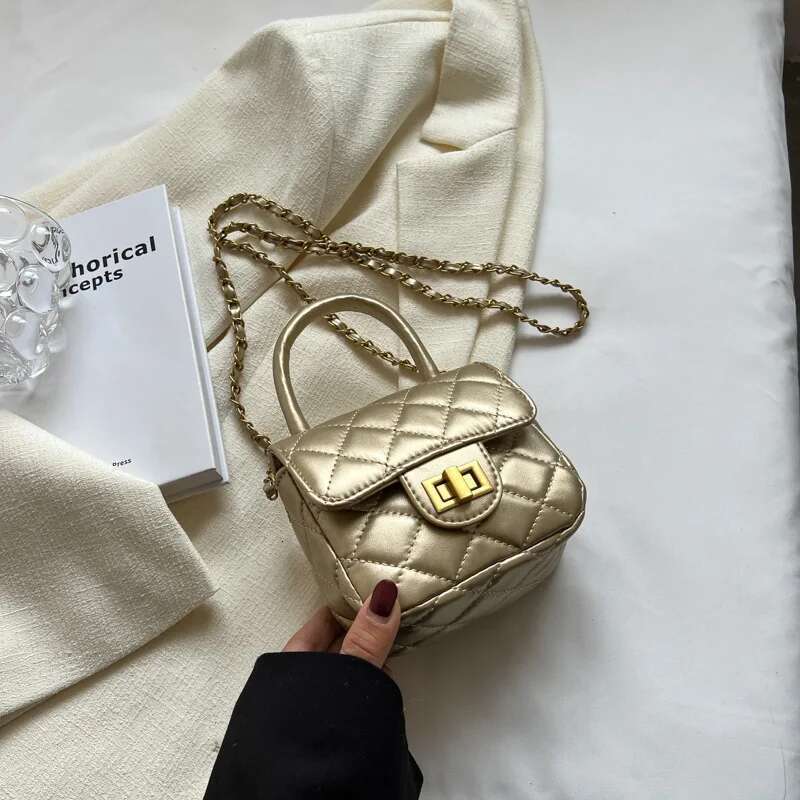 Fashion Mini 2025 Bag for Women, Versatile Crossbody, Red Envelope, High Grade, Dia Grid Chain, Single Shoulder Small Square Women, Crossbody, Envelop