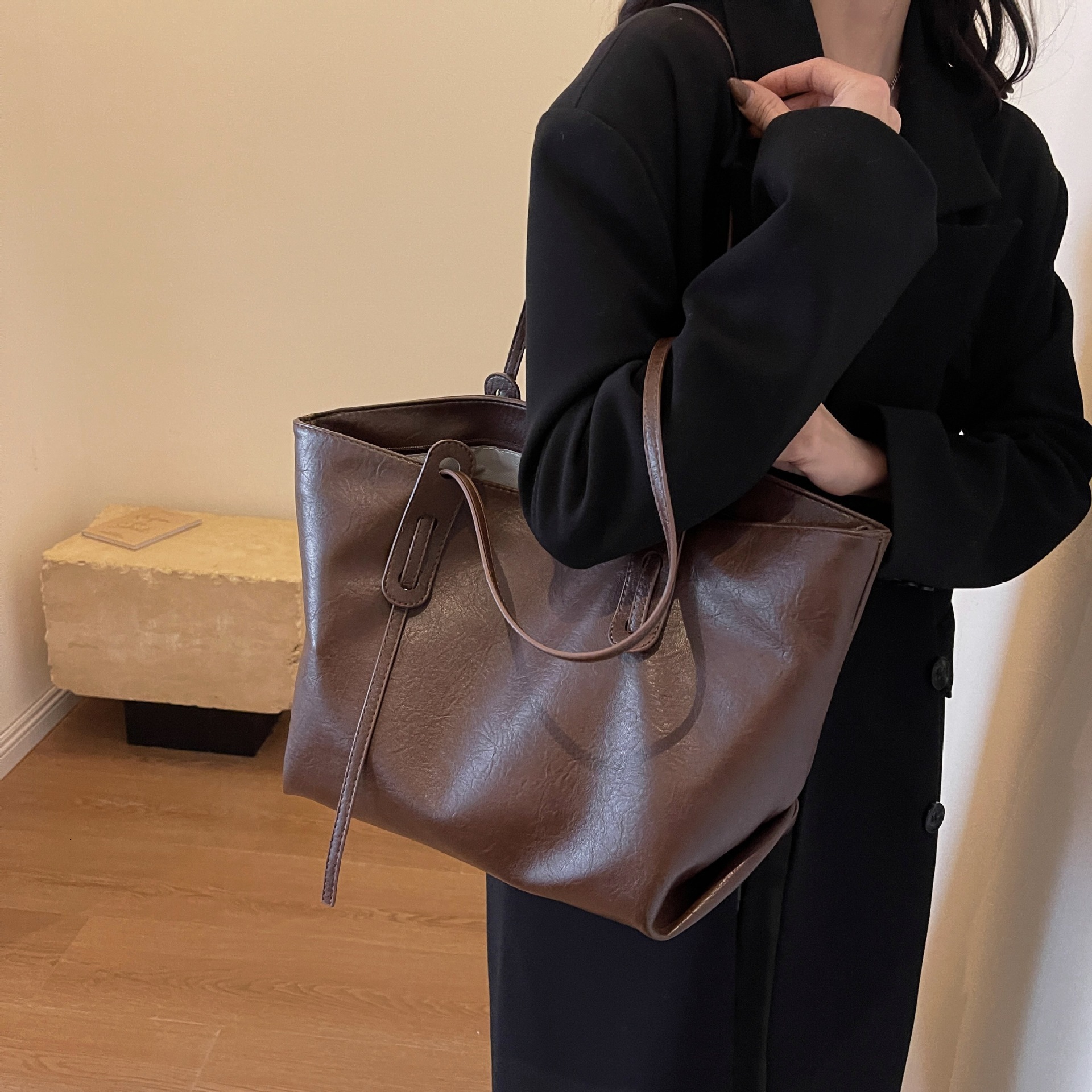 High End And Large Capacity For Women fashion New Stylish Shoulder Commuting Bag, Fashionable Tote Bag Fashion Shoulder Bags