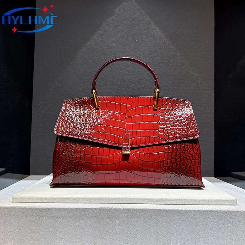 Fashion Leather Women Handbags Crocodile Pattern Lady Shoulder Messenger Red Bag New Large Capacity Portable Shell Bags