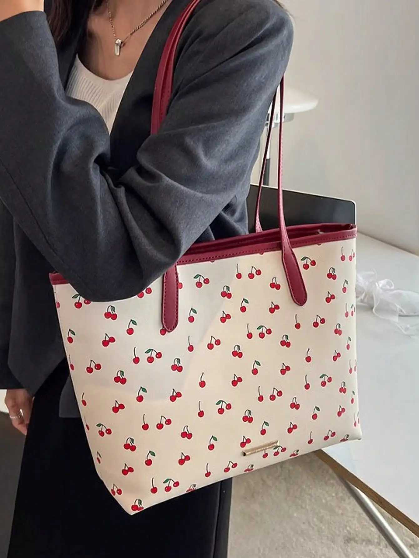 New Cute ry Meatball Printed Shoder Bag 2024 Summer Large Capacity Cmuter Tote Bag Handbag Z250318