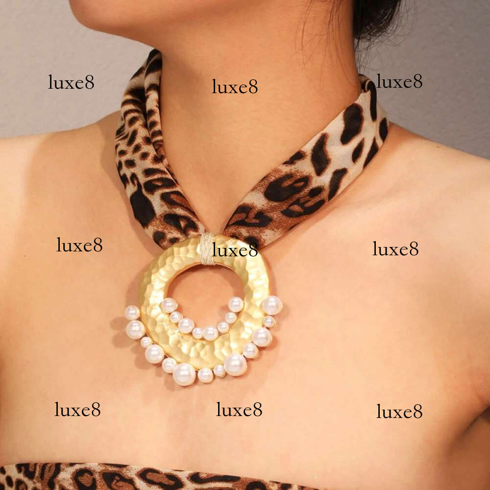 Fashion Statement Boho Necklace with Geometry Pendant for Women Trendy Beach Party Jewelry