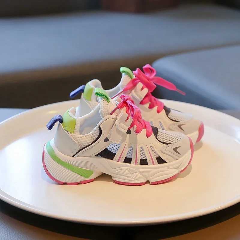 2024 Summer New Children Sneakers for Girls Fashion Breathable Soft Sole Trendy Air Mesh Cut-outs Casual Versatile Sports ShoesXJ250318