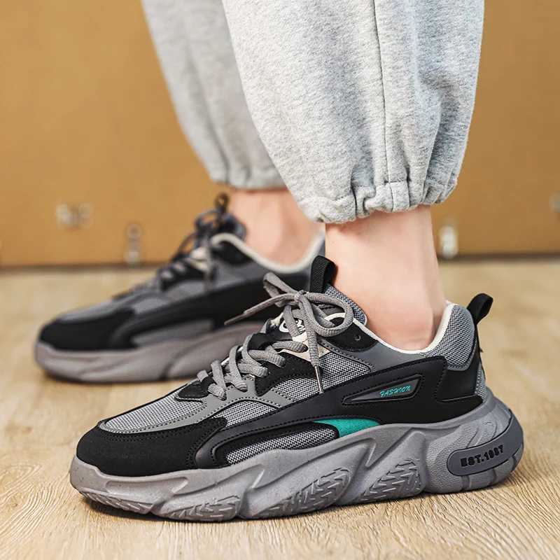 Thick sole Mens casual sports shoes 2023 new trend mesh lace breathable casual sports shoes adding soft soles Y250318