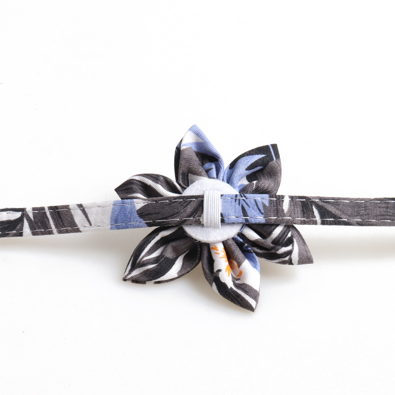 Breakaway Cat Collar with Bells, Flower Shaped Decoration Cat Tie for Girl Cat Kitten Collar with Removable Floral Adjustable Safety buckle Collars fo