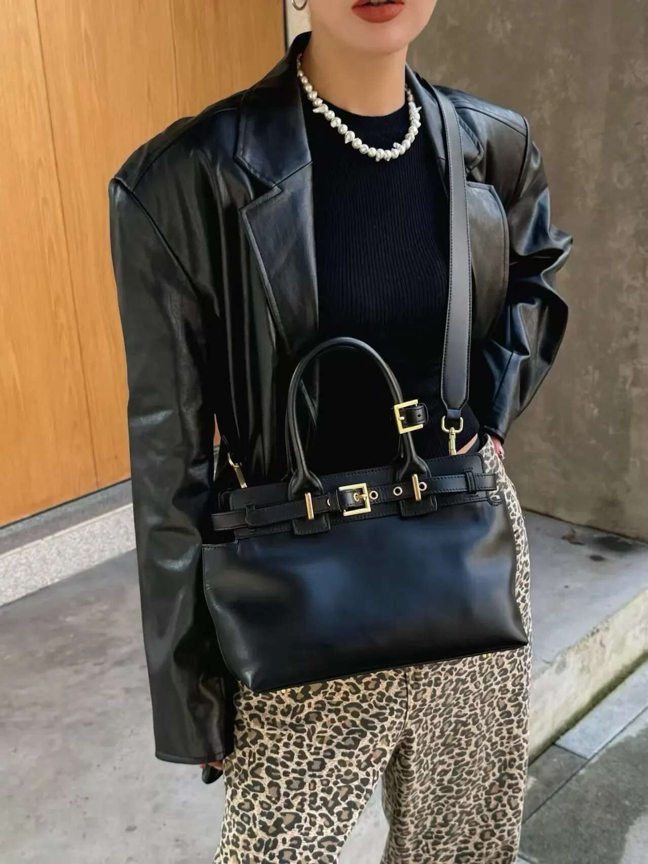 New Leisure 2025 Handbag High-End Glossy Oil Wax Cowhide Leather Women Tote Kakhi Office Ladies Commuter Cowskin Shoulder Bag