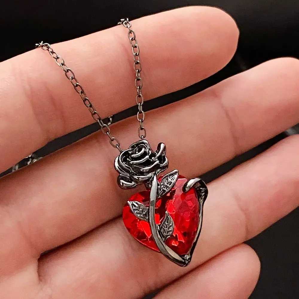 Gothic Rose Red Love Necklace Womens Y2K Grunge Jewelry Dainty Silver Color Tonebelly Human Heart Pendant Personalized Gift W250318