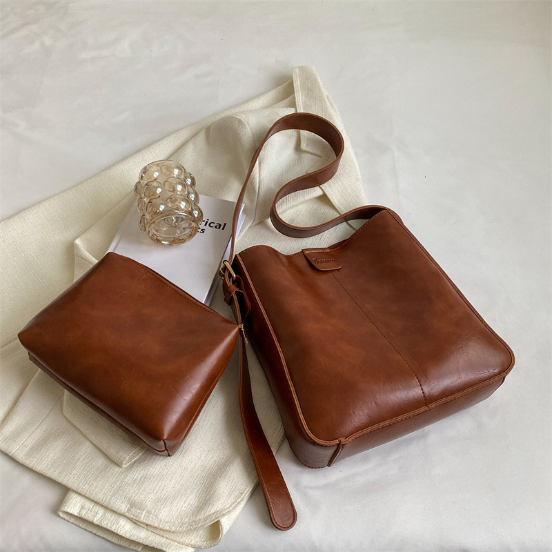 Fashionable Bucket fashion New Korean Version Popular Casual Large Capacity Niche Single Shoulder Women's Bag Fashion Shoulder Bags