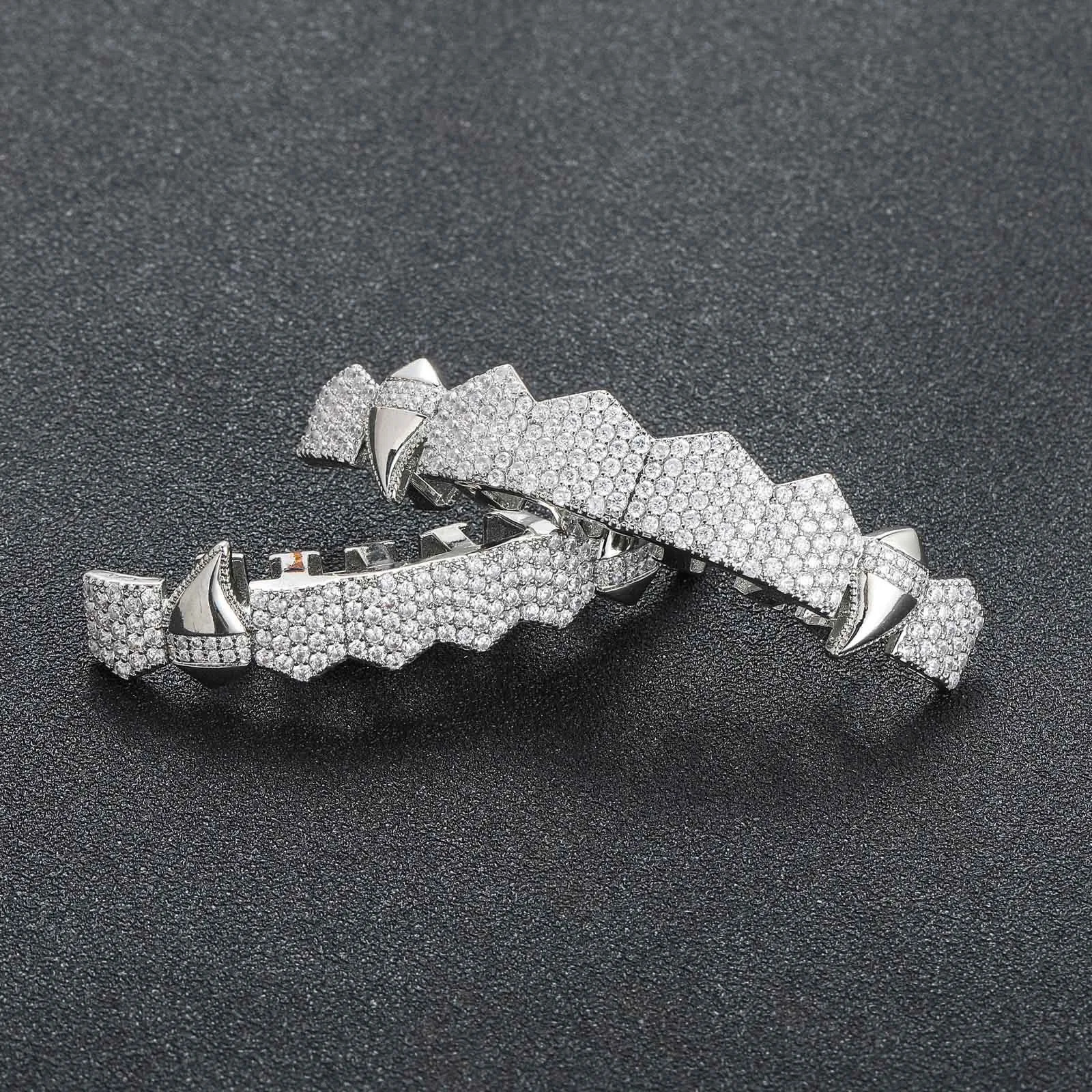Hiphop Iced Out 5A Zircon Teeth for Men Body Piercing Jewelry Cubic Zirconia Tooth Grills 8/8 Cap Set Halloween 250318