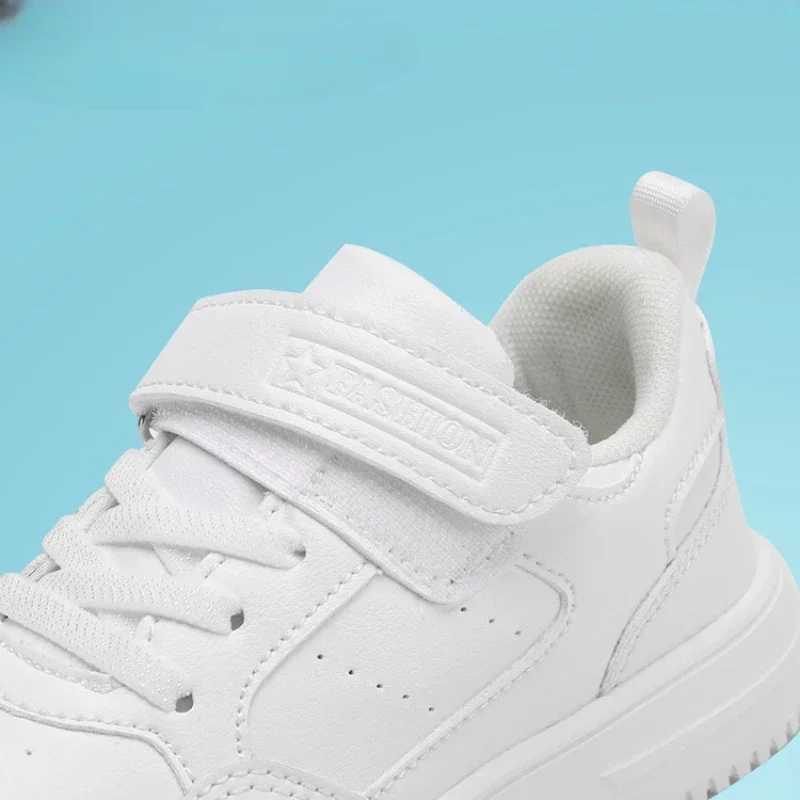 New leather childrens running shoes fashionable teenagers casual walking student fashion sports shoes breathable and soft childrens sports shoes W2503