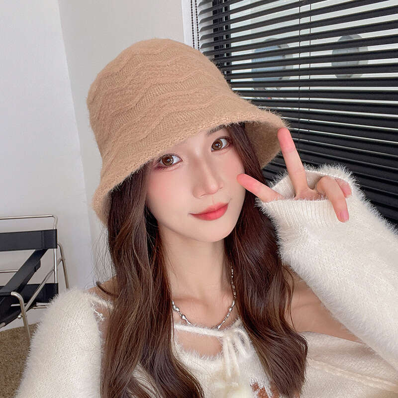 Minimally designed with yarn, suitable for round faced bucket and face covering fisherman hat