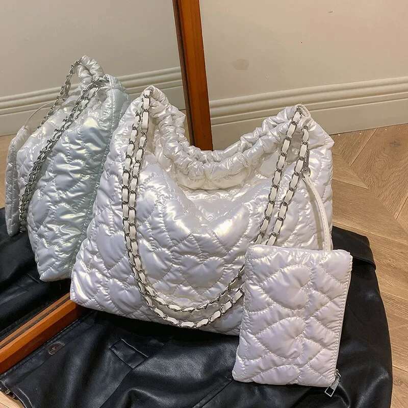 Autumn Winter New Quilted Dia Design Women's Sier Shoulder Fashion Y2k Soft Bucket Tote Bag Trends Handbags And Purses