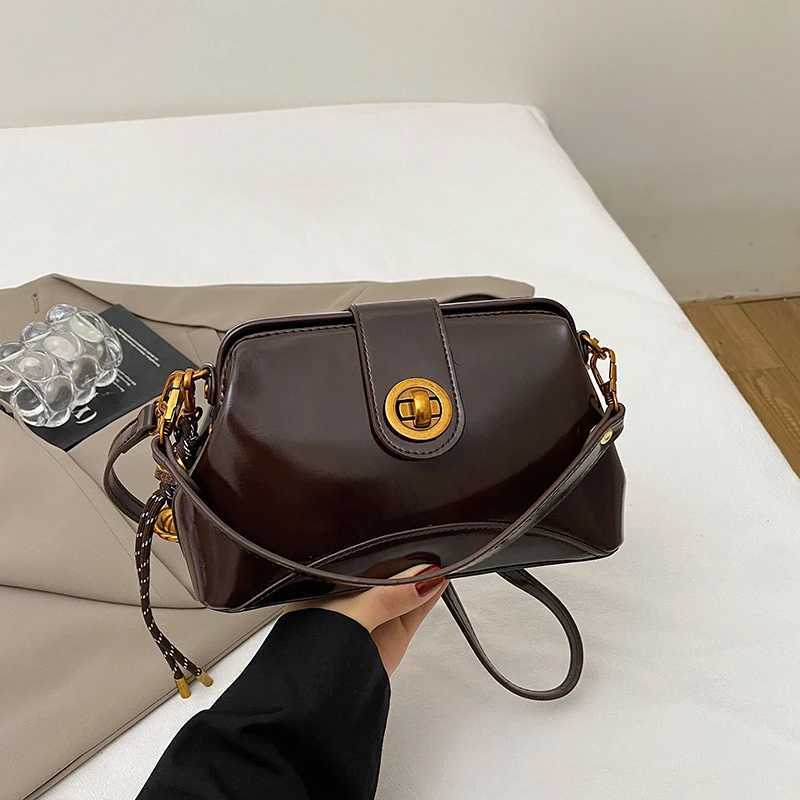 Crossbody Bag Fi Wen Bags Retro Leather Handbag Simple Womens Wild Shooter Messenger Bag Y250318