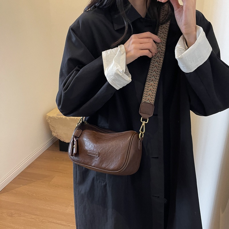 This Year's Popular Small Bags For Women's Spring Versatile 2025 New Fashion Broadband Shoulder Crossbody Pillow Bag Fashion Shoulder Bags