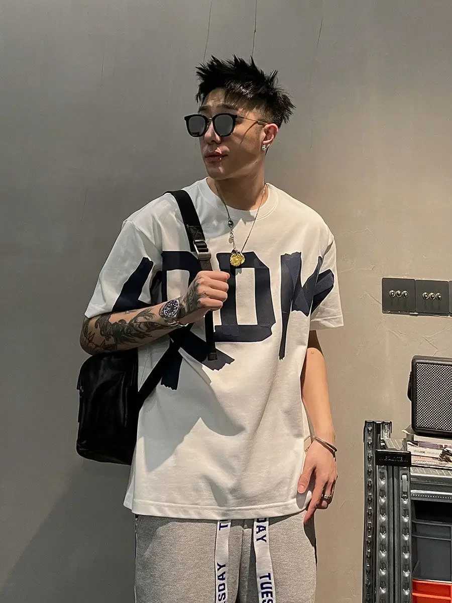 Mens trend loose printed letter top T-shirt summer new solid color short sleeved casual T-shirt Harajuku fashion mens clothing122T250318