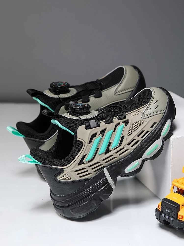 Casual sports shoes lightweight sports shoes breathable and anti slip new sports shoes W250318