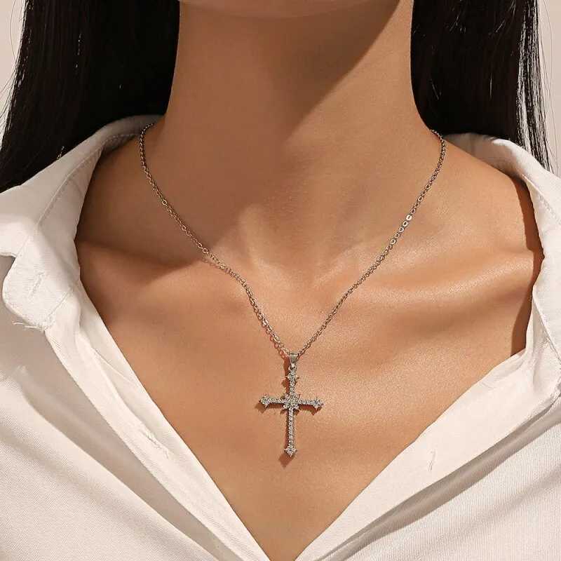 1 piece of imitation white gold necklace ladies cold wind all diamond star mango sparkling cross pendant jewelry W250318
