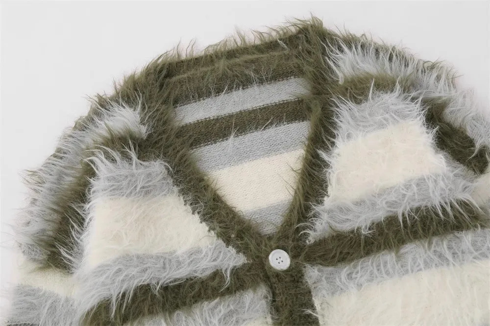 Striped Plush V-neck Sweater Mens Loose Casual Brushed Knit Trendy Couple Versatile Comfortable Harajuku High Street Cardigan 250318