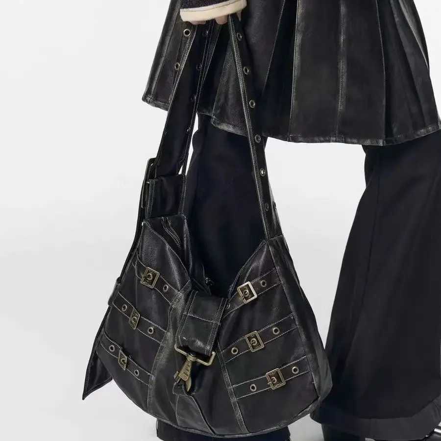 Punk Pu Leather Handbag Metal Butt Shoder Bags Tote Wan Bag Large Capacity Cmuting Storage Bag Purse Y250318