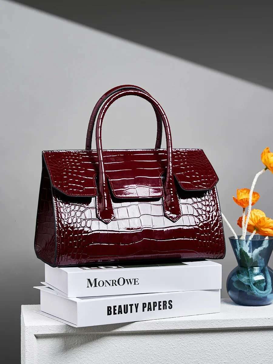 2024 New Patent Leather Women Shoulder Bag Ladies Cowhide Commute Satchels Crocodile Handbag High Quality Cowskin Messenger Bags