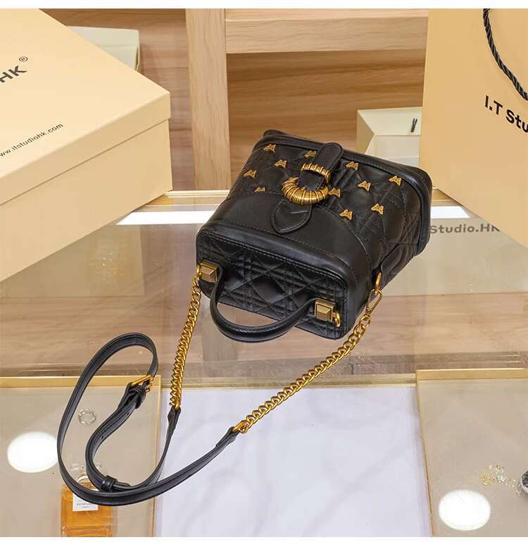 2025 New Women's Handbag Leather Bucket Bag High-end Light Luxury Style Designer Shoulder Crossbody Bag Handbag Wallet