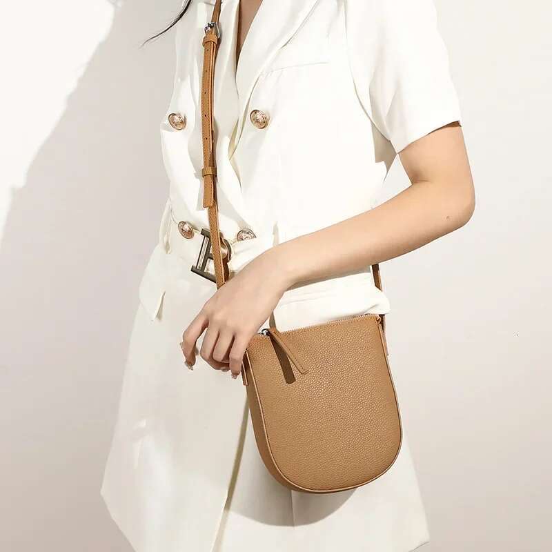 2024 New Casual Genuine Leather Women Cell Phone Bag Mini Shoulder Bags Solid Pocket Wallets Female Coin Case Small Purses Brown