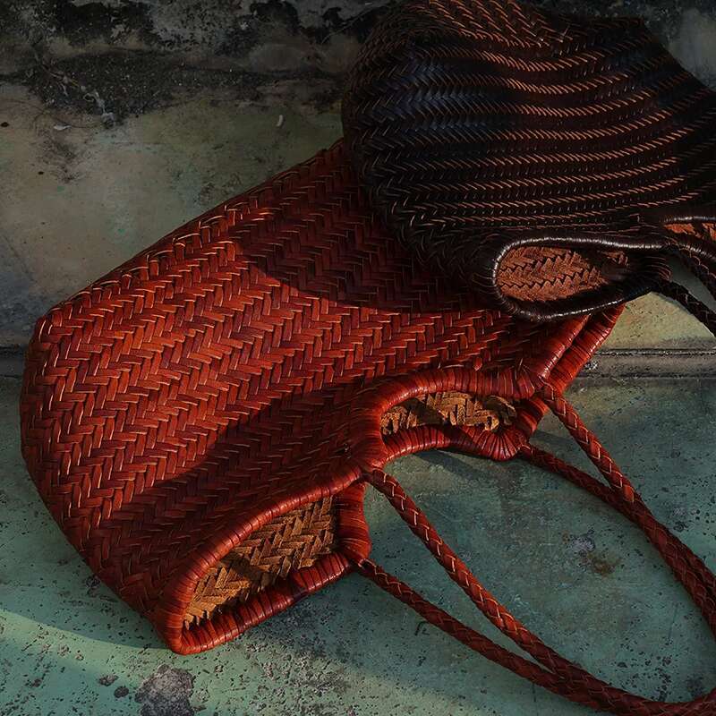 Spring and summer French cow2025hide basket bag, rattan woven handbag, women's large capacity fashionable casual retro bag
