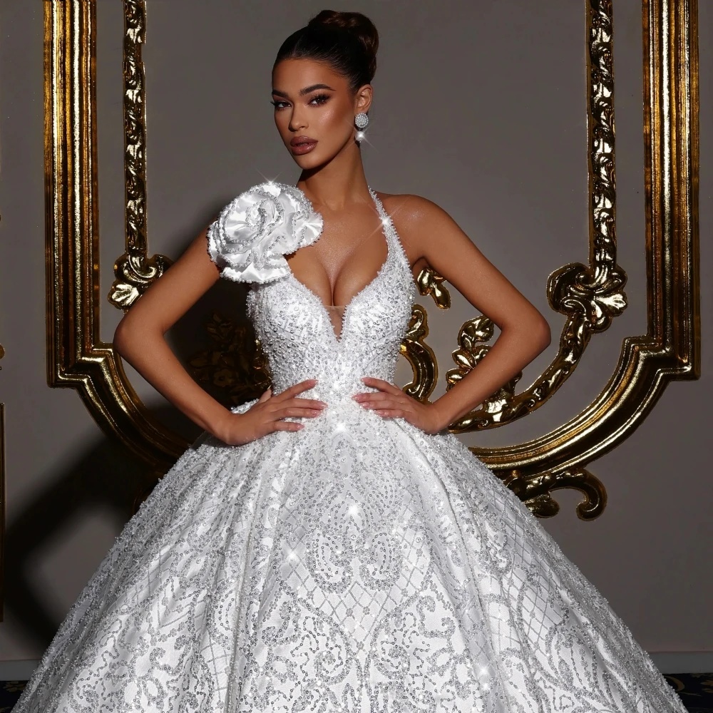 Illusion A e Women Wedding Halter Neck Sleeveless Bridal Gowns Handmade wer Sequins Pearls Sweep Train Dress Custom Made